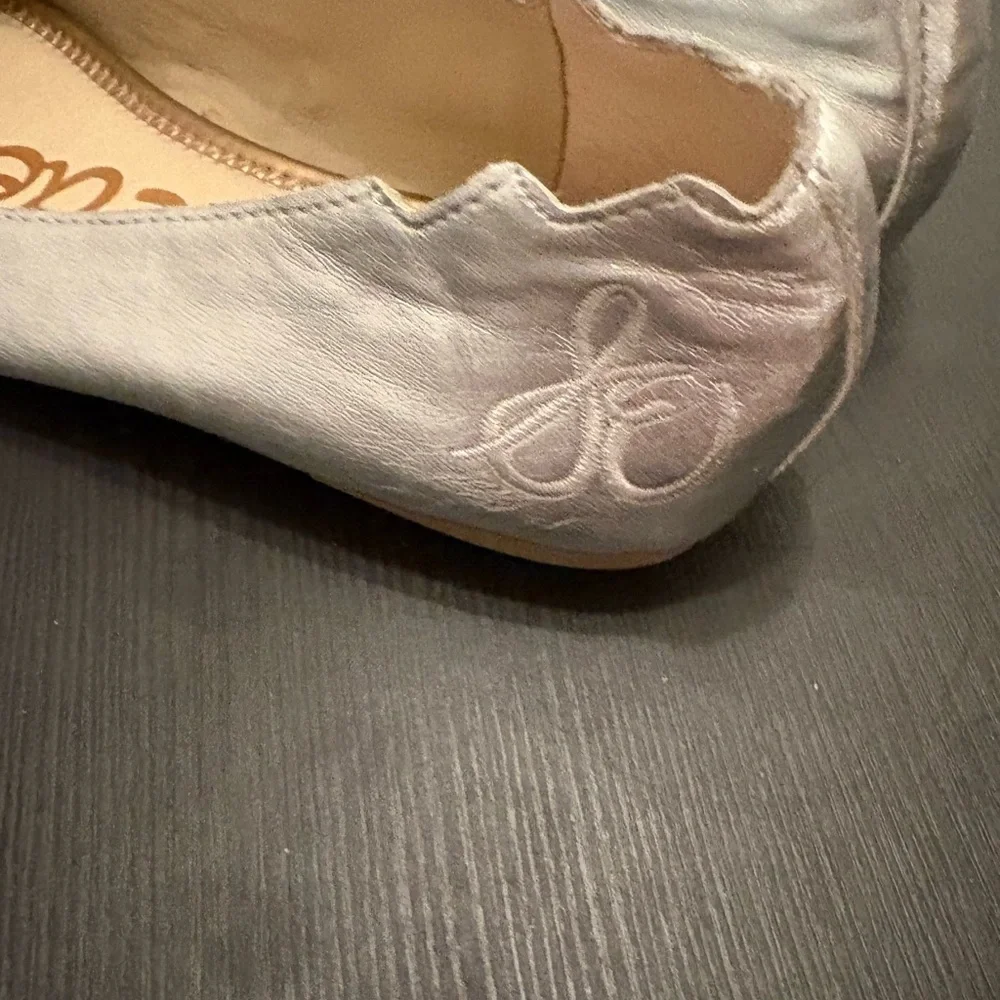 Sam Edelman Finnegan Scalloped Silver Ballet Flats Womens size 6M Preloved